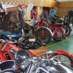 V tělocvičně lze obdivovat naleštěné historické motocykly