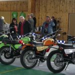 V tělocvičně lze obdivovat naleštěné historické motocykly