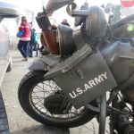 Do historické motorky Harley Davidson narazilo auto, škoda je přes 70 000