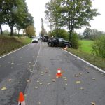 Řidič narazil do stromu, letěl pro něj vrtulník