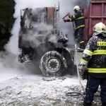 Nákladní auto bylo v plamenech