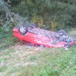 Včerejší nehoda s auty na střeše se nakonec obešla bez vyprošťování