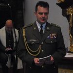 V bernartickém kostele požehnal kaplan armády knihu o generálu Krzákovi