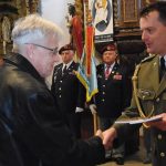 V bernartickém kostele požehnal kaplan armády knihu o generálu Krzákovi