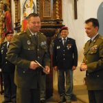 V bernartickém kostele požehnal kaplan armády knihu o generálu Krzákovi