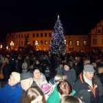 Vánoční strom už září na náměstí v Táboře
