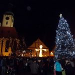 Vánoční strom už září na náměstí v Táboře