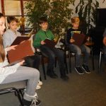 Na křtu pohádek Zdeňka Kláska stáli lidé i na schodech a mezi dveřmi