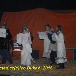 Čertovsko-andělská show v Bernarticích byla tajemná a fascinující