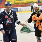 I ve třetím letošním derby se radovali hosté z Tábora. Nakonec oba rivalové svorně obdarovali děti v písecké nemocnici!