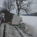 Ledovka si vybrala svou daň, hasiči zasahovali u mnoha nehod