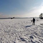 Modelářům sníh nevadí. Létáním na lyžích se v Táboře bavili celý den