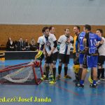 Velká strkanice završila nervózní závěr. Tábor padl v prodloužení