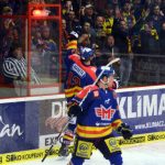Motor smázl tříbrankové manko a ujal se vedení v sérii