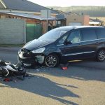 Motocyklisté vyjeli. V Budějovicích se dva mopedy střetly s autem