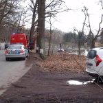 Ošidné zatáčky u Čejkovic řidič nezvládl. BMW skončilo v rybníce