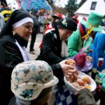 Maškary dnes odpoledne řádily ve Stádlci