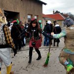 Maškary dnes odpoledne řádily ve Stádlci