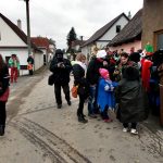 Maškary dnes odpoledne řádily ve Stádlci