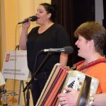 V Dolním Bukovsku obnovili tradici heligonek. Muzikanty čekal plný sál