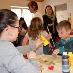 Prodejem velikonočních výrobků podpořily děti z Dřítně útulek pro psy