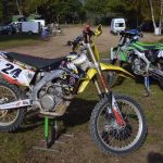 Neznámý grázl odcizil dvě krosové motorky. Policie žádá o pomoc