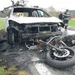 Motorkáře transportoval vrtulník. Zřejmě nesprávně předjížděl. Doplněny fotografie
