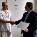 Jindřichohradecká nemocnice získala nové novorozenecké lůžko na léčbu žloutenky