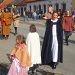 V Jistebnici vsadili zlodějku do klády a vzpurná žena šla na pranýř