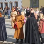 V Jistebnici vsadili zlodějku do klády a vzpurná žena šla na pranýř