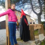 V Jistebnici vsadili zlodějku do klády a vzpurná žena šla na pranýř