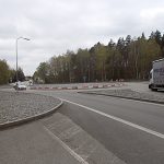 Kruhový objezd na výjezdu z Jindřichova Hradce zdobí lahev tuzemáku