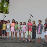 Oslavy v režii školáků skončily v letním kině. Program sledovalo přes dva tisíce dětí