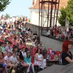 Oslavy v režii školáků skončily v letním kině. Program sledovalo přes dva tisíce dětí