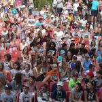Oslavy v režii školáků skončily v letním kině. Program sledovalo přes dva tisíce dětí