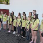Oslavy v režii školáků skončily v letním kině. Program sledovalo přes dva tisíce dětí