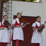 Oslavy v režii školáků skončily v letním kině. Program sledovalo přes dva tisíce dětí