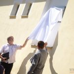 Sedlák Cimbura sloužil ve statku u Kovandů na Hradišti. Odhalili mu tam pamětní desku