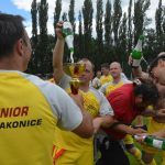 Zase za rok, skandovali fotbalisté Junioru u dudáka na náměstí