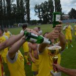 Zase za rok, skandovali fotbalisté Junioru u dudáka na náměstí
