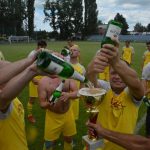 Zase za rok, skandovali fotbalisté Junioru u dudáka na náměstí
