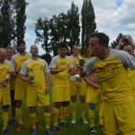 Zase za rok, skandovali fotbalisté Junioru u dudáka na náměstí