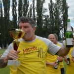Zase za rok, skandovali fotbalisté Junioru u dudáka na náměstí