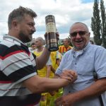 Zase za rok, skandovali fotbalisté Junioru u dudáka na náměstí