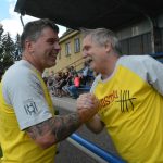 Zase za rok, skandovali fotbalisté Junioru u dudáka na náměstí