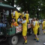 Zase za rok, skandovali fotbalisté Junioru u dudáka na náměstí