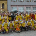 Zase za rok, skandovali fotbalisté Junioru u dudáka na náměstí