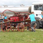 Nedvědičtí dobrovolní hasiči předvedli historickou stříkačku i útok