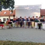 Náves v Bělči u Mladé Vožice začíná být letnímu kinu malá