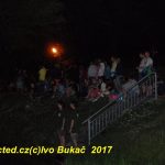 Ohně na Jordánu přilákaly hodně přes tisíc lidí